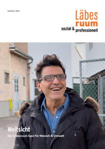 Titelseite des Infomagazins zum Thema "Der Läbesruum baut für Mensch & Umwelt".